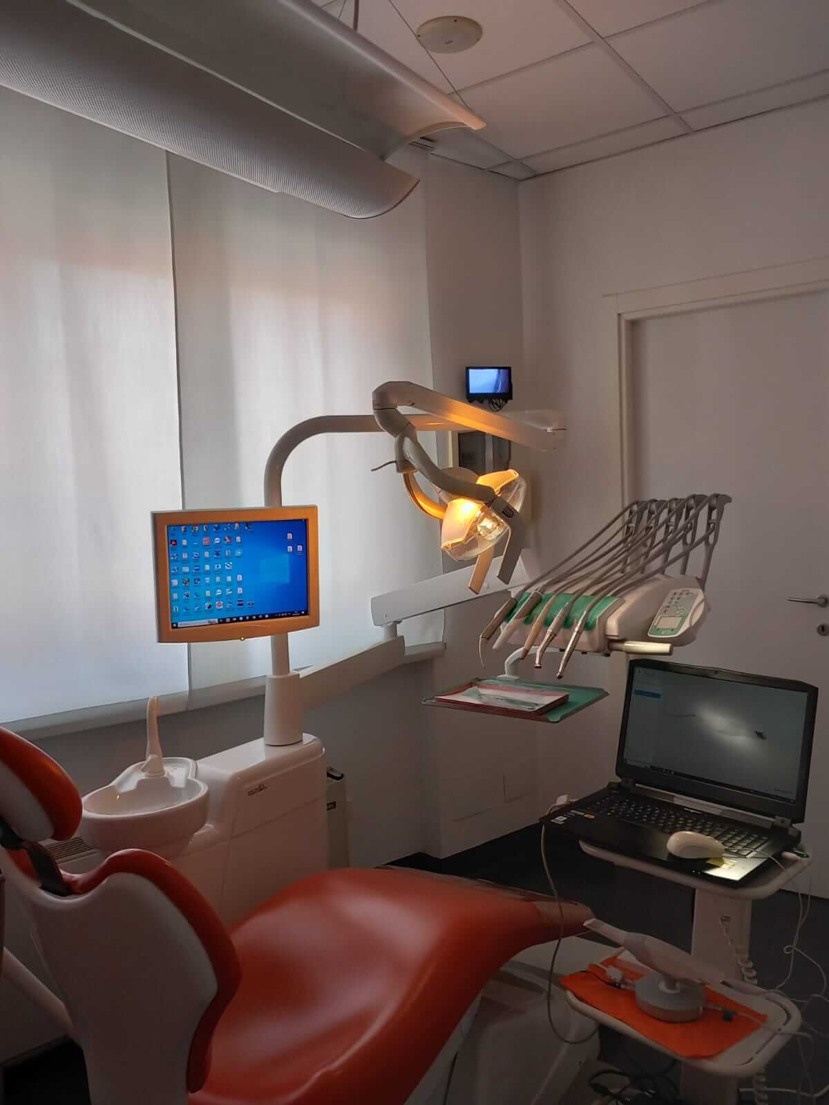 Poltrona del paziente al Centro Odontoiatrico Le Serre